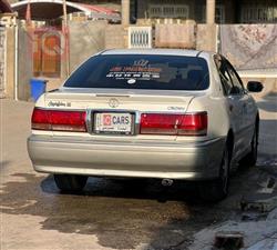 تۆیۆتا کراون